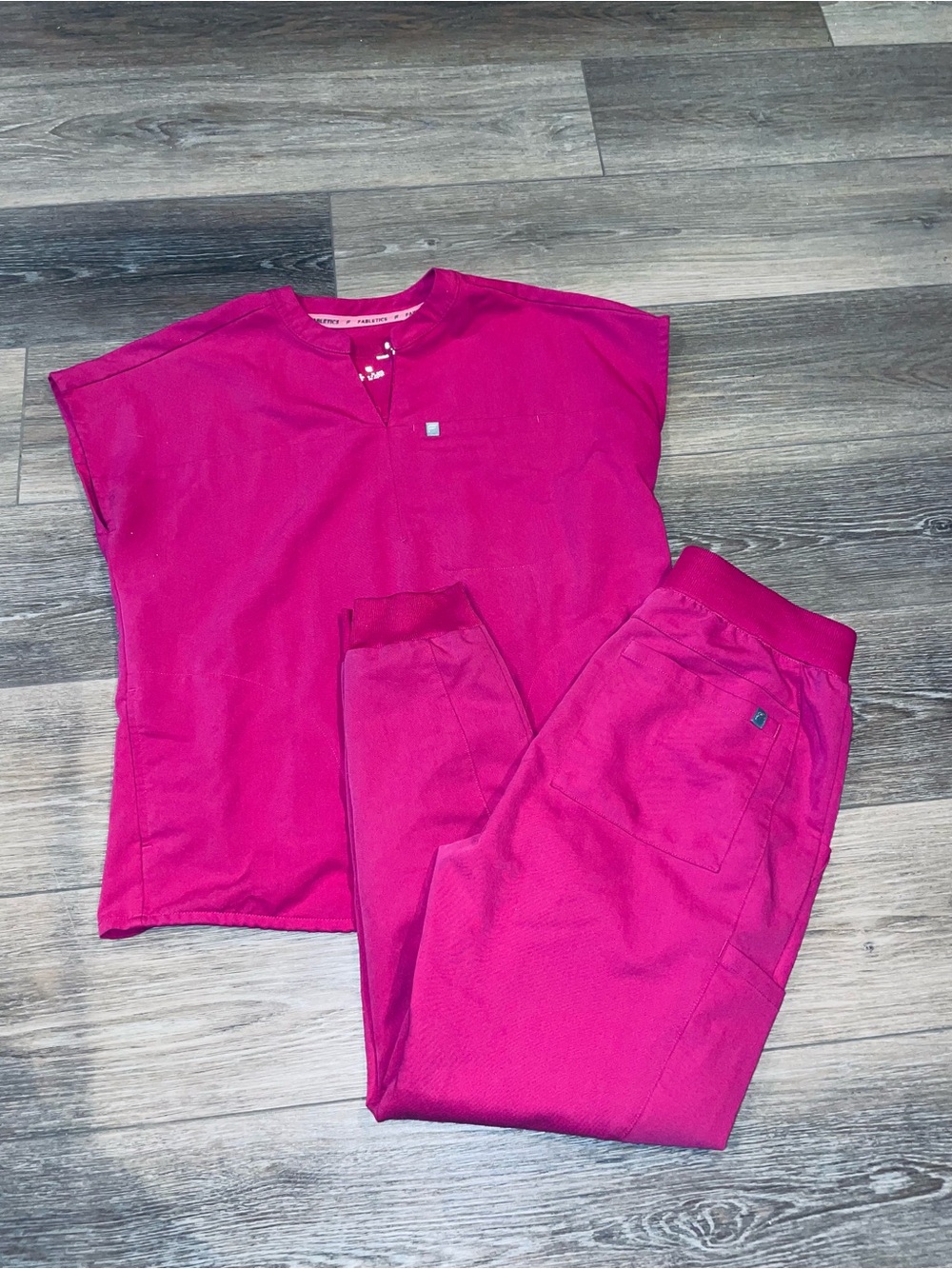 FABLETICS PINK SCRUB SET